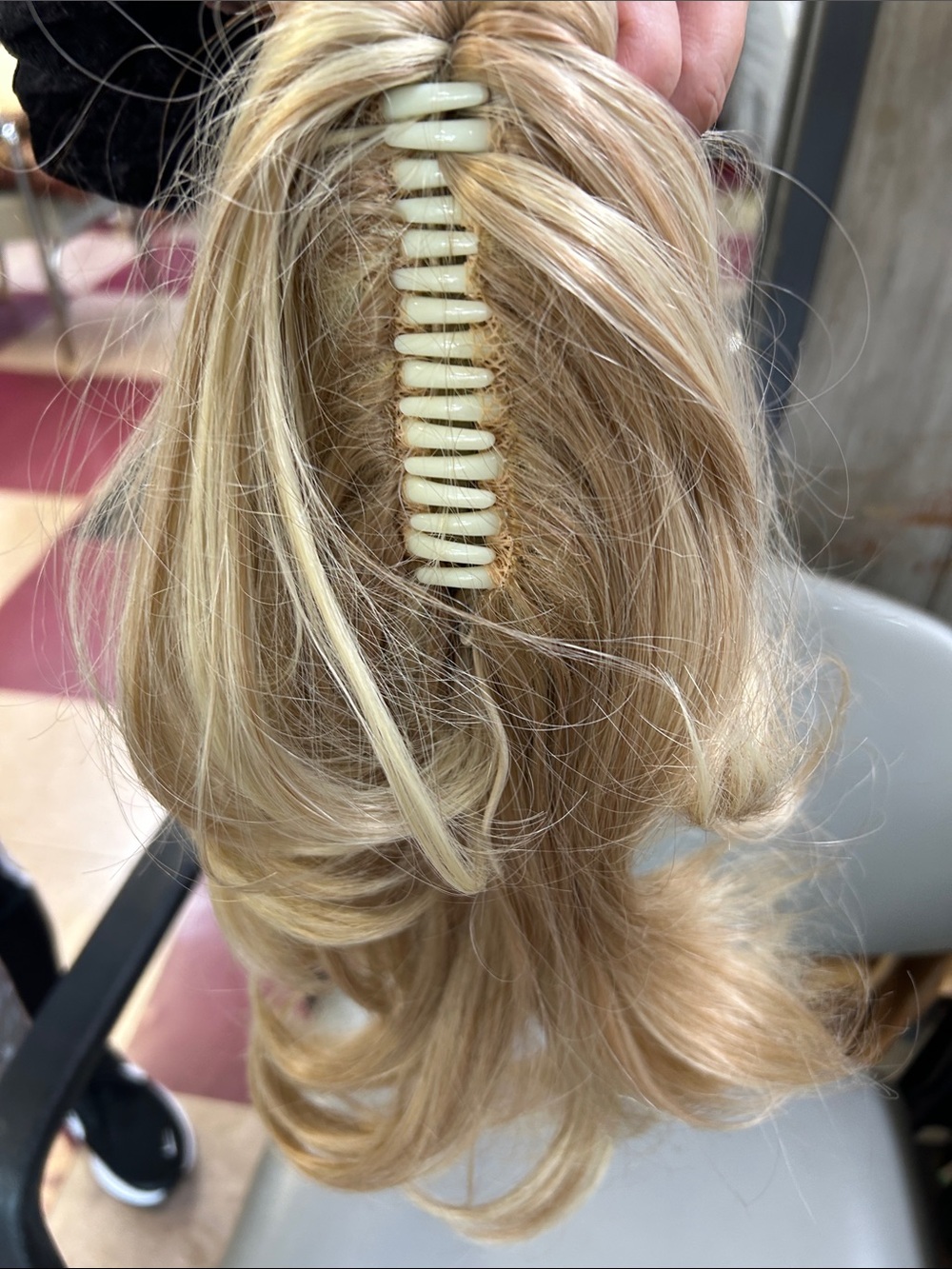 Wavy Clip-In Hair Extension - Honey Blonde - Picture 2 of 3